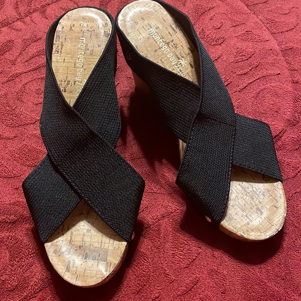 Ladies Size 9 Black Wedges